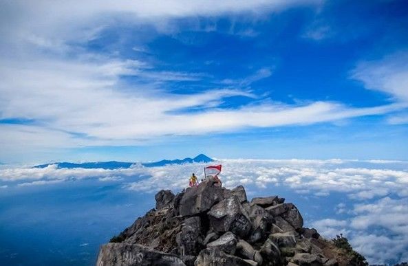 18 Gunung Paling Indah di Pulau Jawa, bak Kepingan Surga Dunia