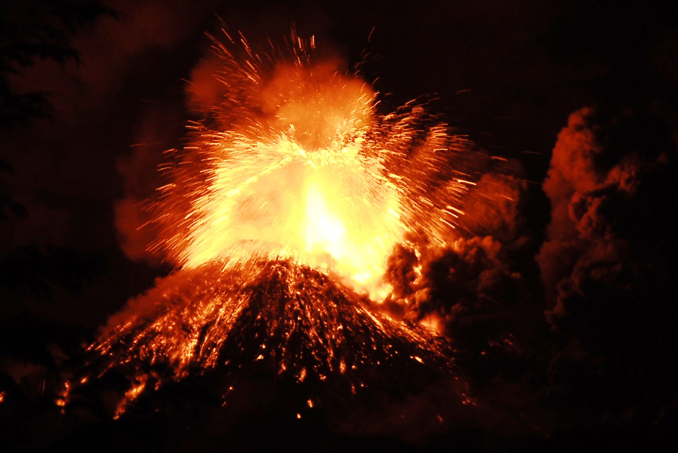 Извержение вулкана Льяйма