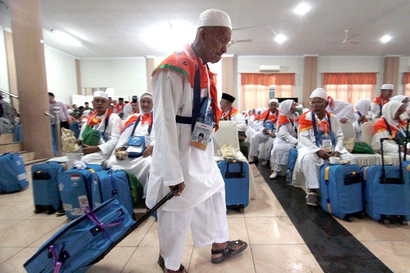 Jemaah Haji Kloter Pertama Pulang ke Tanah Air