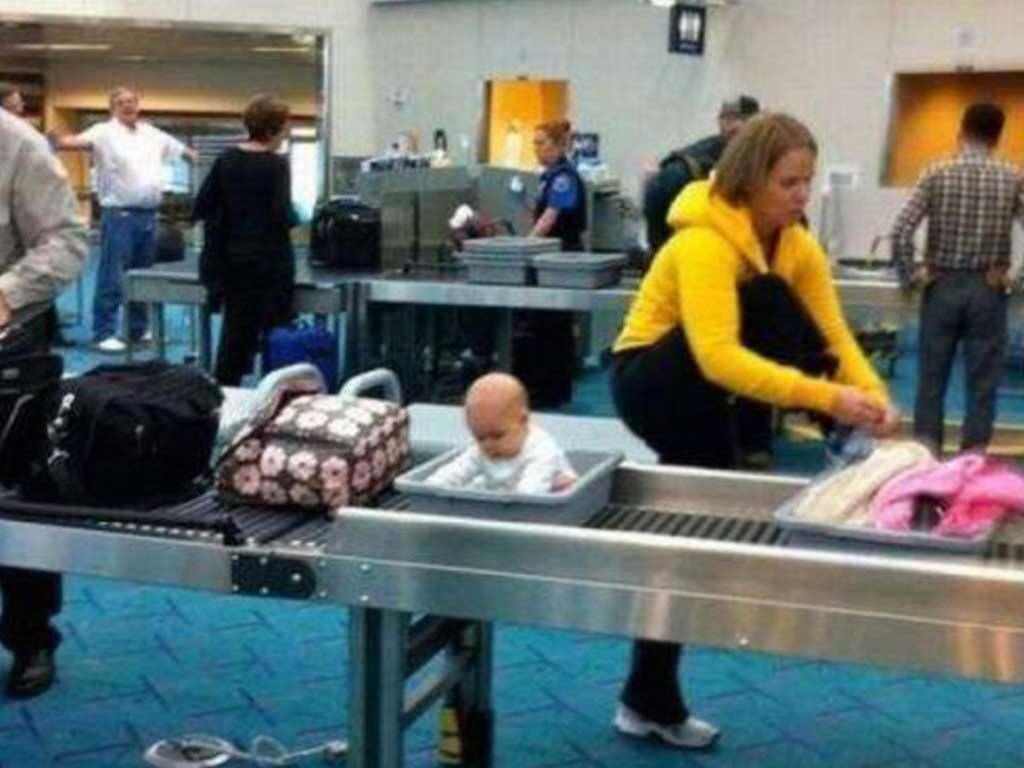 Bikin Ngakak, 12 Hal Ini Hanya Bisa Kamu Lihat di Bandara