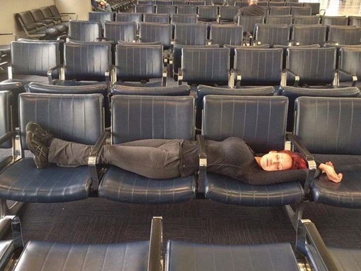 Bikin Ngakak, 12 Hal Ini Hanya Bisa Kamu Lihat di Bandara