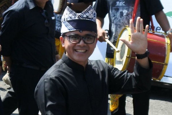 Lulusan Pesantren, Ini Cara Azwar Anas Perlakukan Santri di Banyuwangi