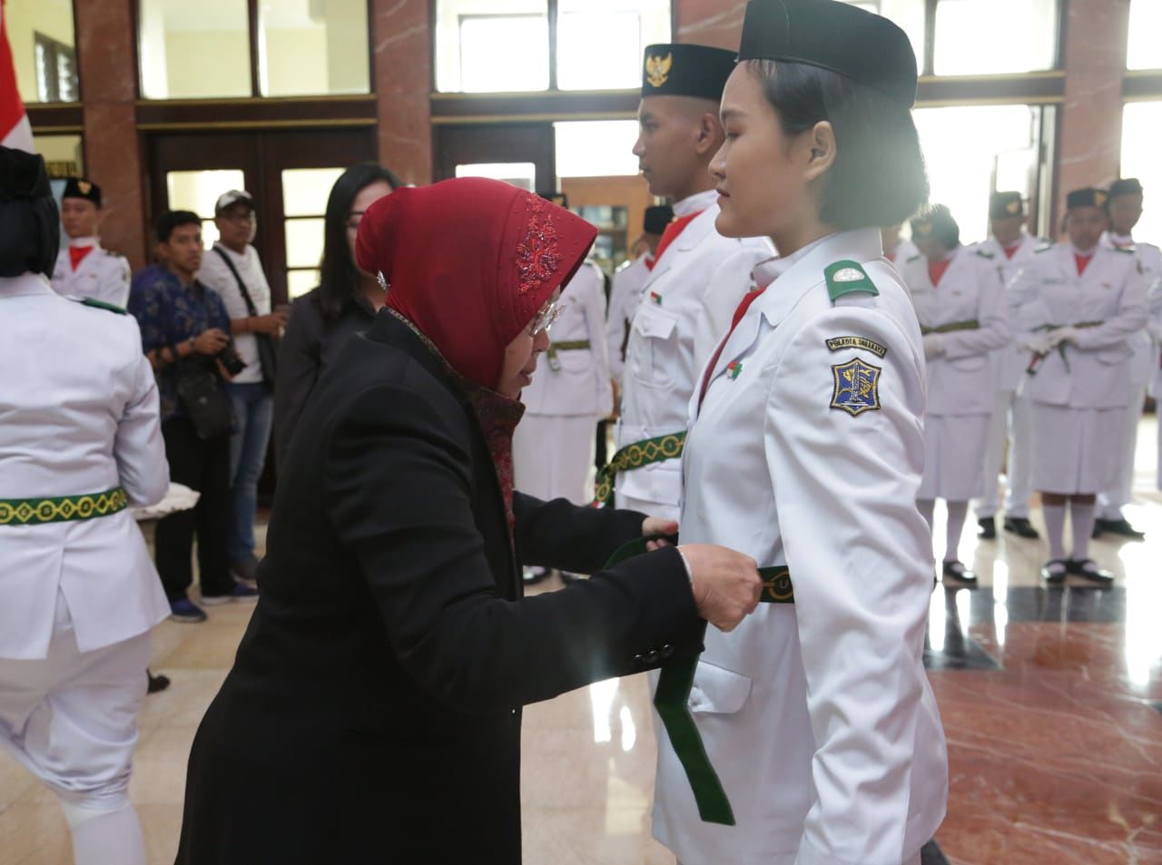 Pengukuhan Paskibraka, Risma: Kibarkan Merah Putih ke Seluruh Dunia