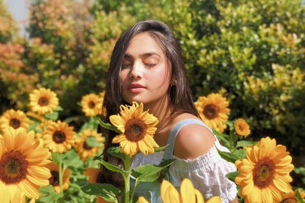 10 Inspirasi OOTD ala Syifa Hadju, Menawan Banget!