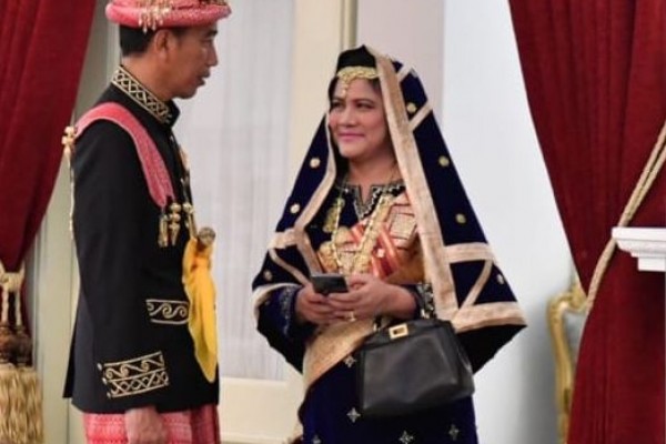 FOTO: Parade Pakaian Daerah Pejabat Tinggi di HUT ke-73 RI