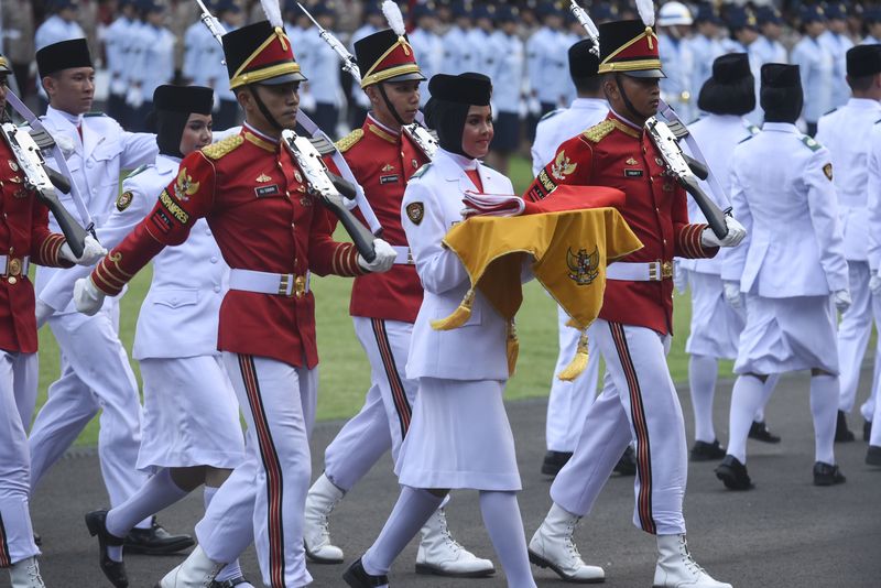 Profil Zanati Tahta, Pembawa Baki di Upacara Penurunan Bendera HUT RI