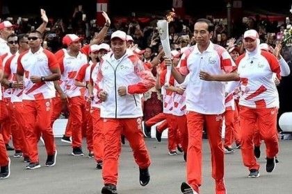 Ternyata Harga Sepatu Merah Presiden Jokowi Rp 400 Ribuan