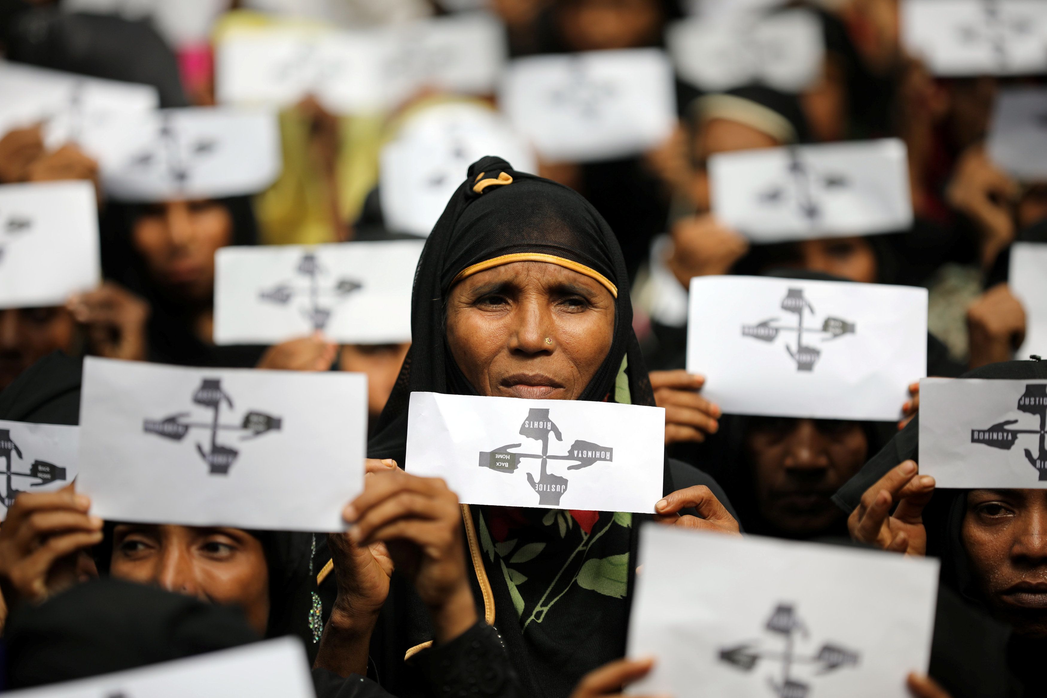 Tentara Myanmar Rilis Buku dengan Foto Palsu Soal Konflik Rohingya