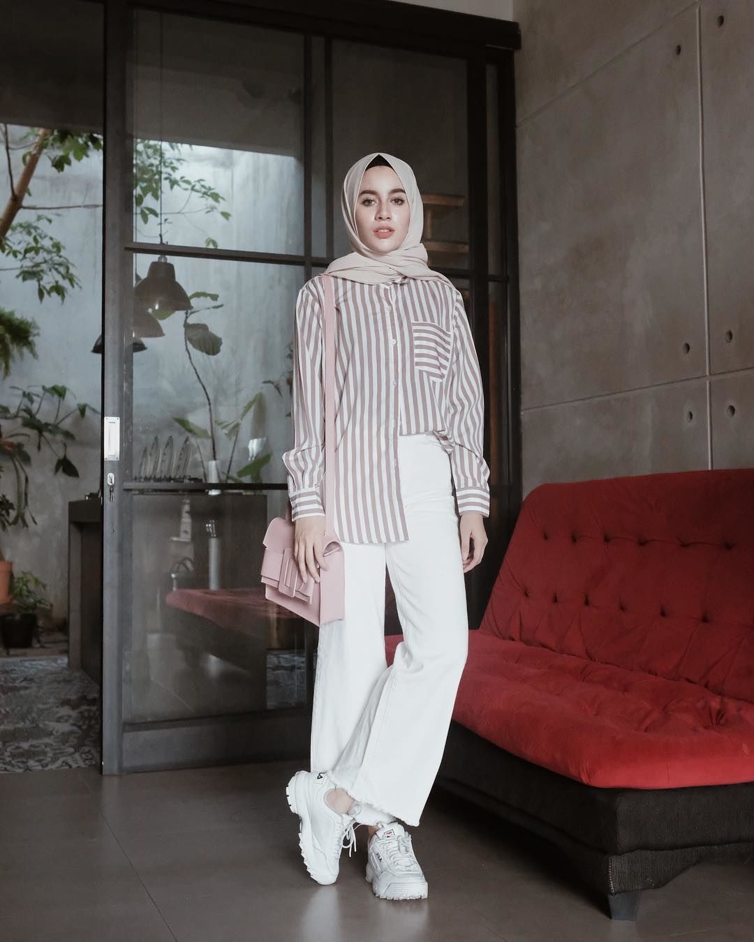 Outfit Kulot Putih Hijab