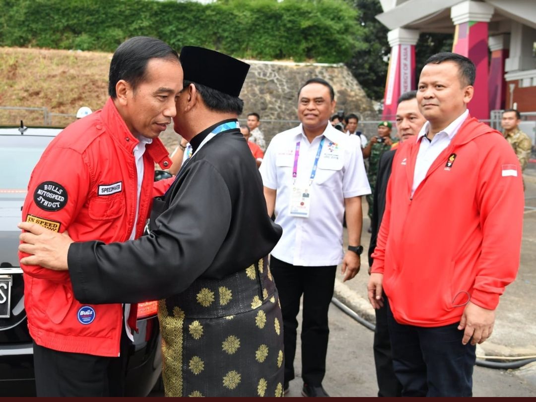 [OPINI] Kenapa Foto Pelukan Jokowi dan Prabowo Bisa Jadi Viral?