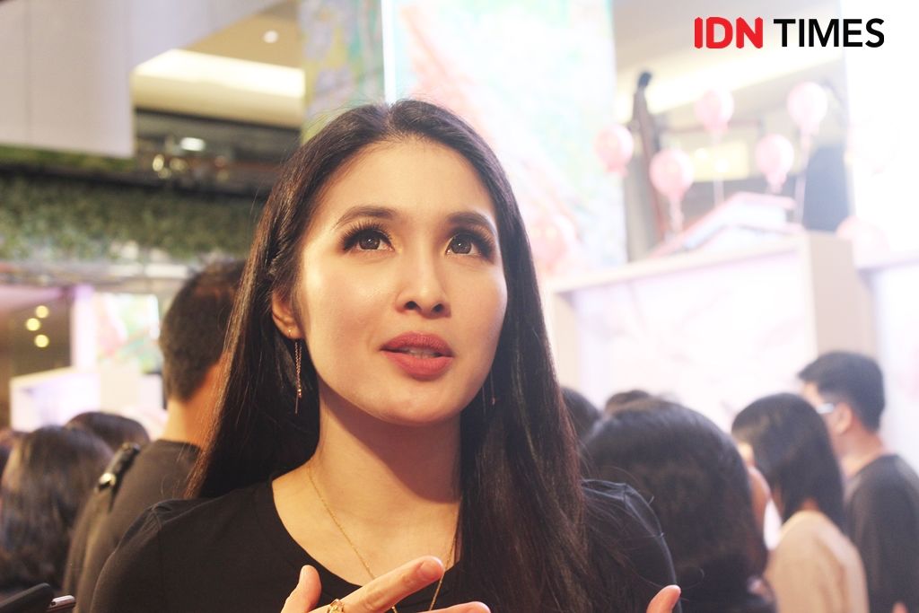 9 Cerita Unik Sandra Dewi Saat Mengurus Raphael Moeis yang Super Imut