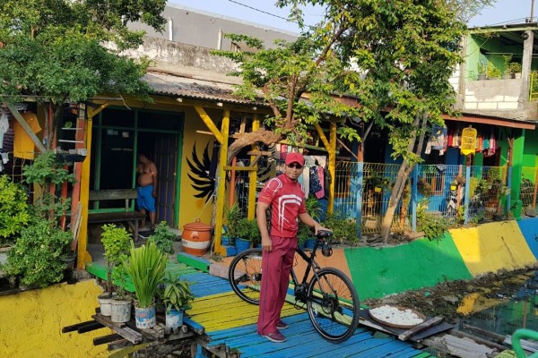 Keren, Bantaran Sungai Tambangboyo Disulap Jadi Warna-warni