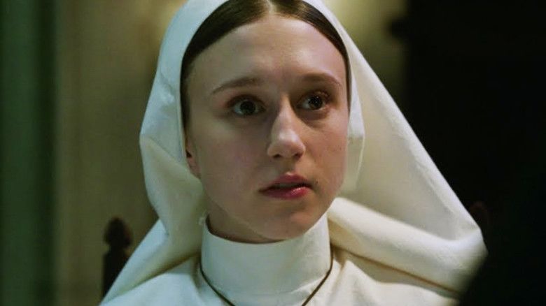 10 Potret Memesona Taissa Farmiga, Sosok Suster Irene di Film The Nun