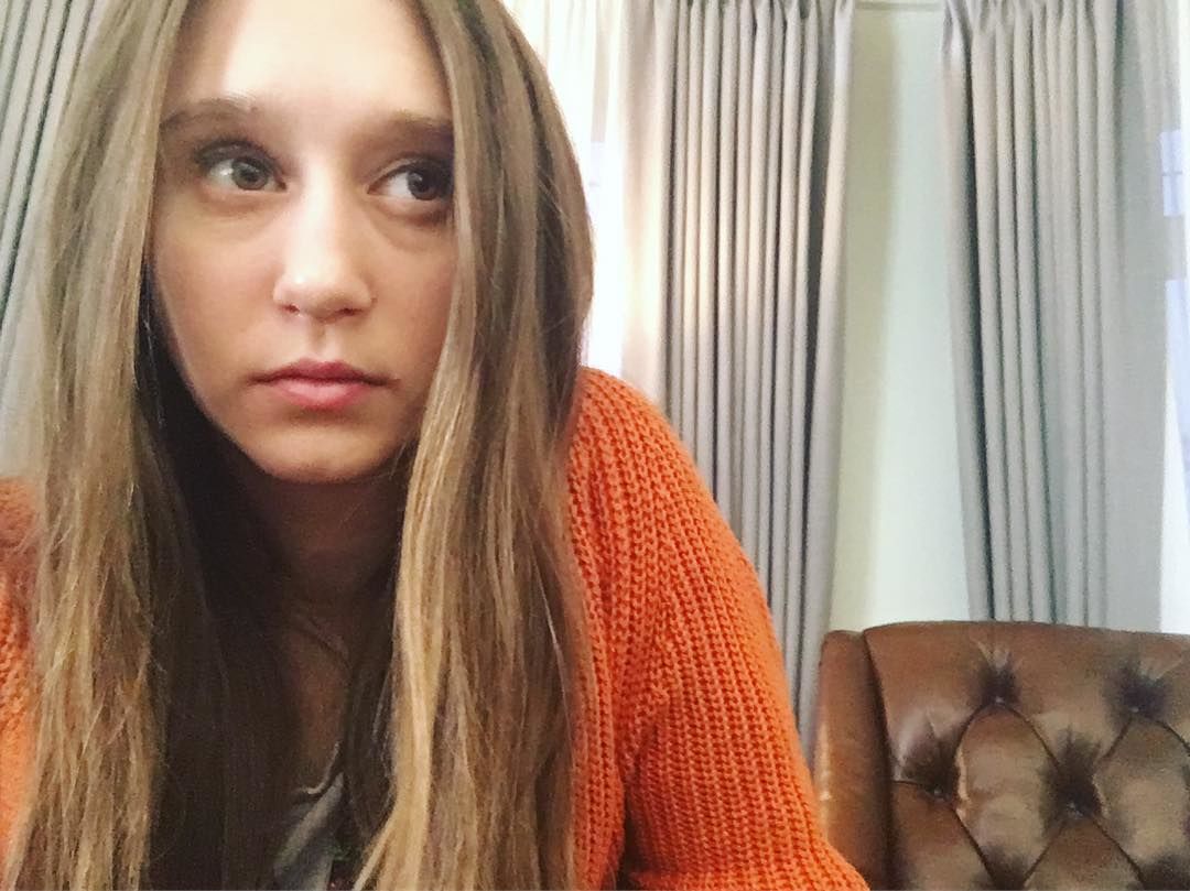 10 Potret Memesona Taissa Farmiga, Sosok Suster Irene di Film The Nun