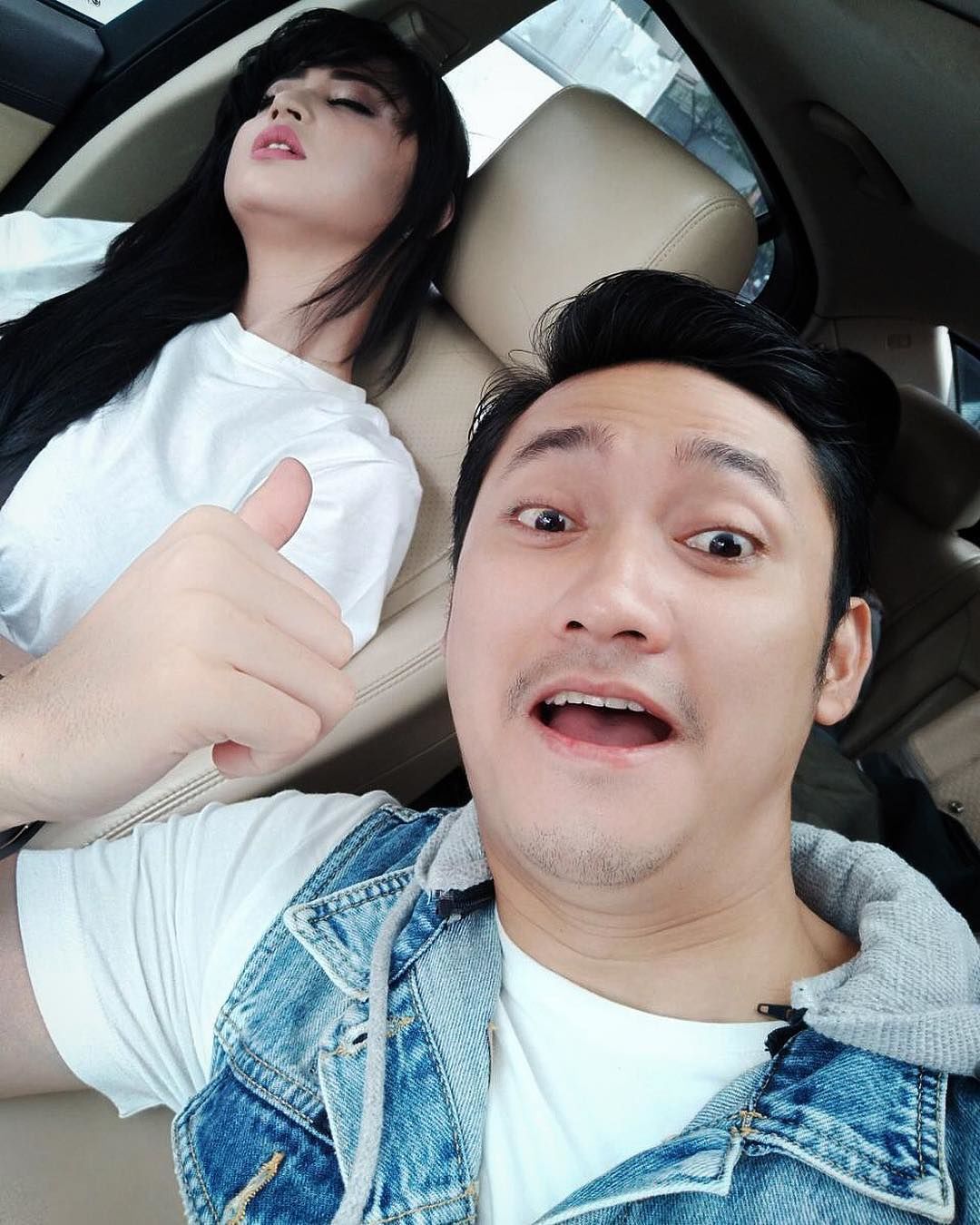 Bisa Tidur di Manapun, 12 Potret Artis Terekam Kamera Sedang Terlelap