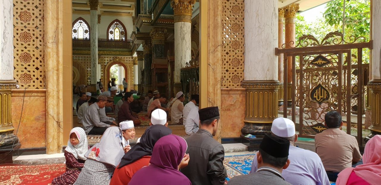 Berkunjung ke Makam Kiai Kholil Al-Bangkalani, Guru Pendiri NU 