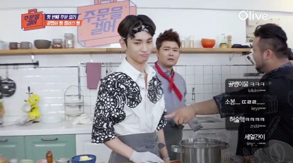 10 Idola KPop yang Jago Masak, Pacar Idaman Banget!