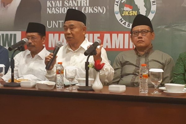 Tak Masuk Timses Daerah, Khofifah-Emil Ternyata Merapat ke Jaringan Kiai Santri