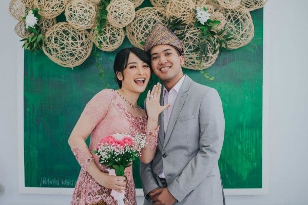 10 Potret Bahagia Lamaran Kinal eks JKT48 dan Kekasih