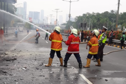 12 Mobil Pemadam Dikerahkan, Kebakaran Gerbang Tol Pejompongan    Padam