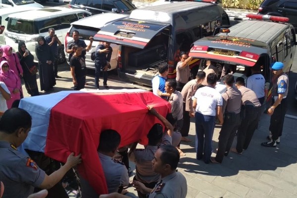 Meninggal Kecelakaan, Istri Kapolres Tulungagung Dimakamkan di Subang