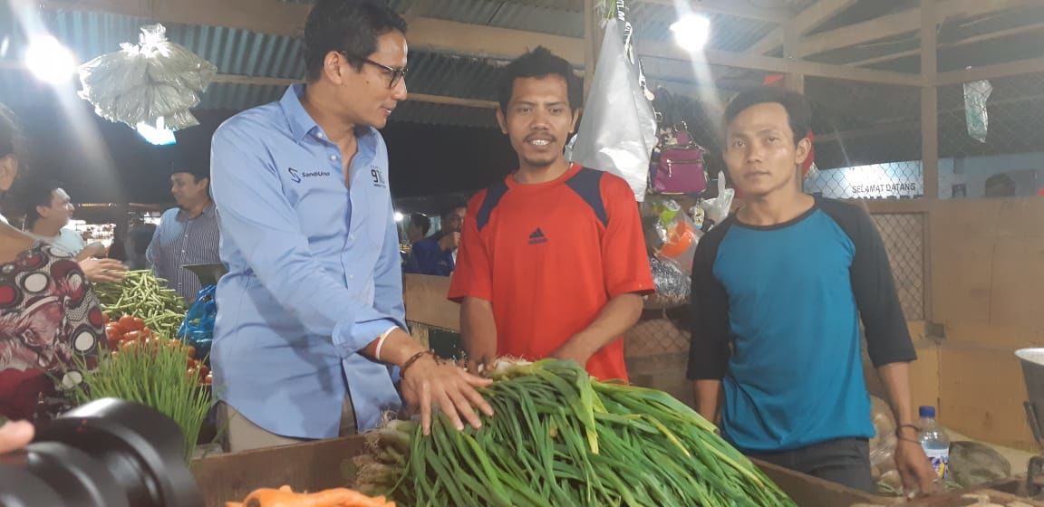 Kunjungi Pasar Jagir, Sandiaga Janjikan Ini
