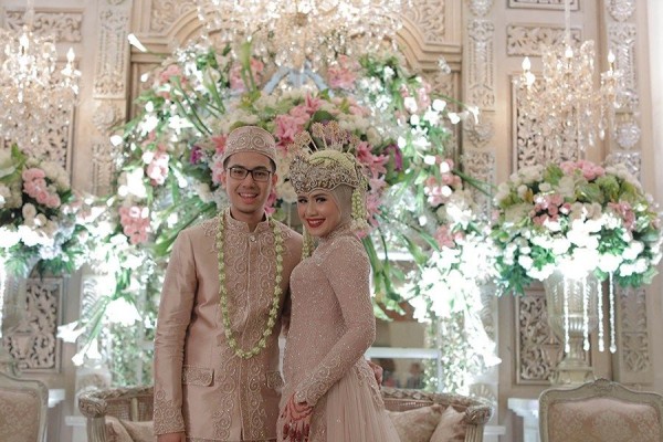 7 Kebaya Muslim Adat Sunda yang Bisa Jadi Inspirasi Hari Pernikahanmu