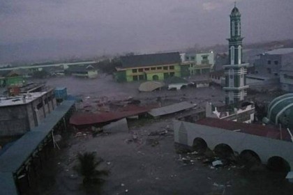 VIRAL: Kubah Masjid di Sebelah Palu Grand Mall Ambruk Akibat Gempa