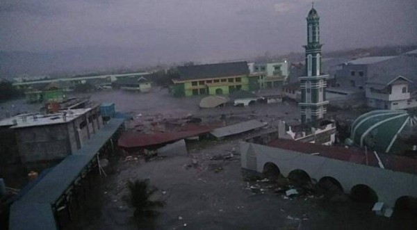 VIRAL: Kubah Masjid di Sebelah Palu Grand Mall Ambruk Akibat Gempa