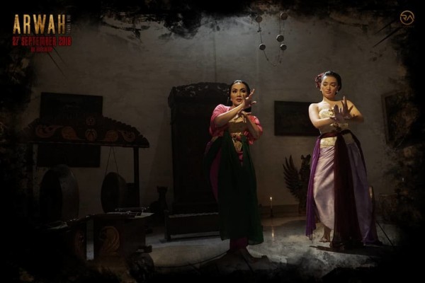 Review Film Arwah Tumbal Nyai, Misteri Hilangnya Sang Penari Jaipong