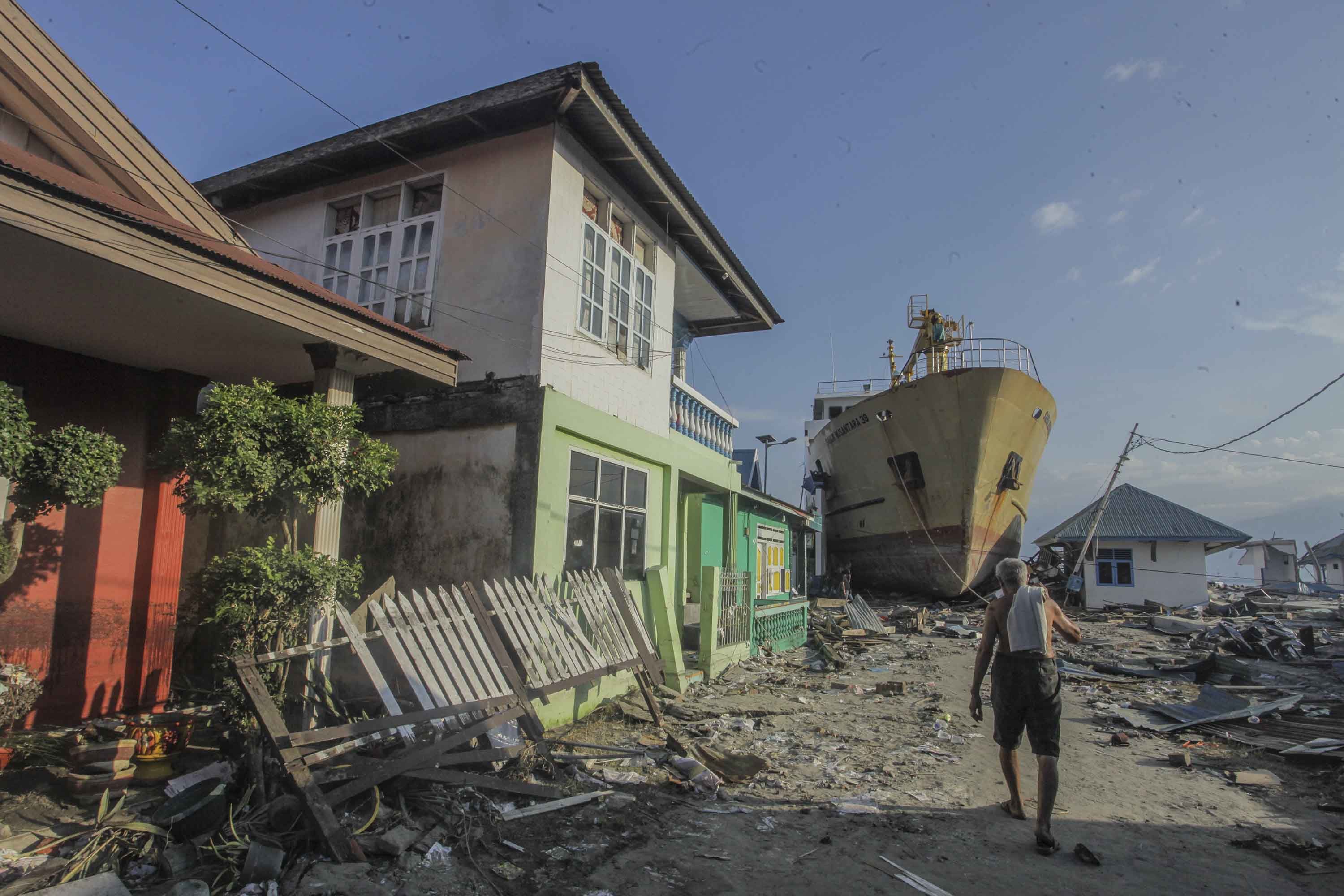 Warga Bali Berdatangkan Titipkan Bantuan ke KRI dr Soeharso Untuk Palu