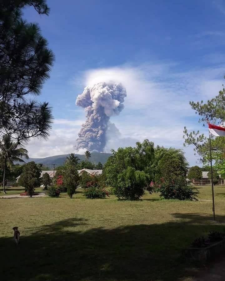 Berstatus Siaga, Inilah 10 Potret Keindahan Gunung Soputan Di Sulawesi