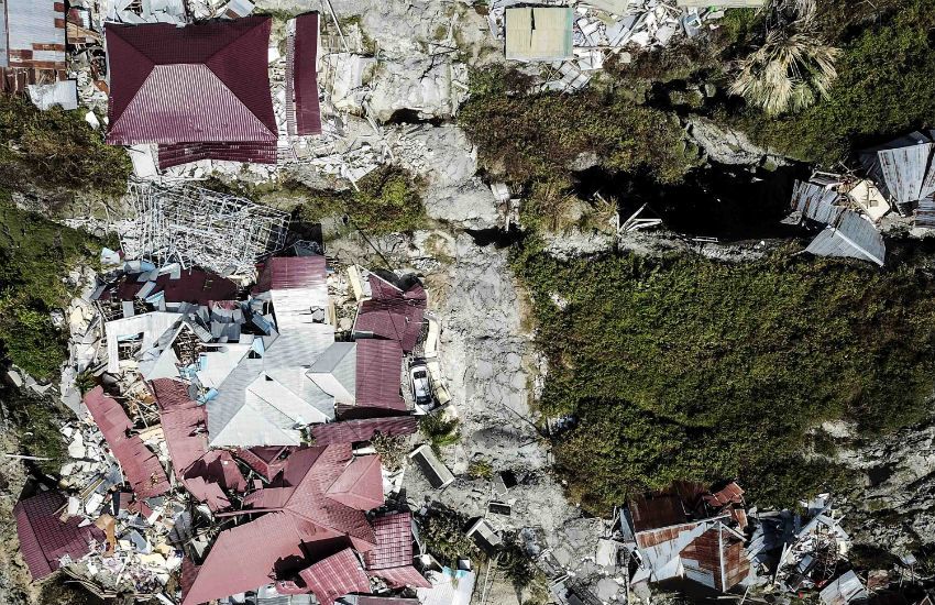 Ratusan Korban Selamat Gempa dan Tsunami Palu-Donggala Tiba di Jatim