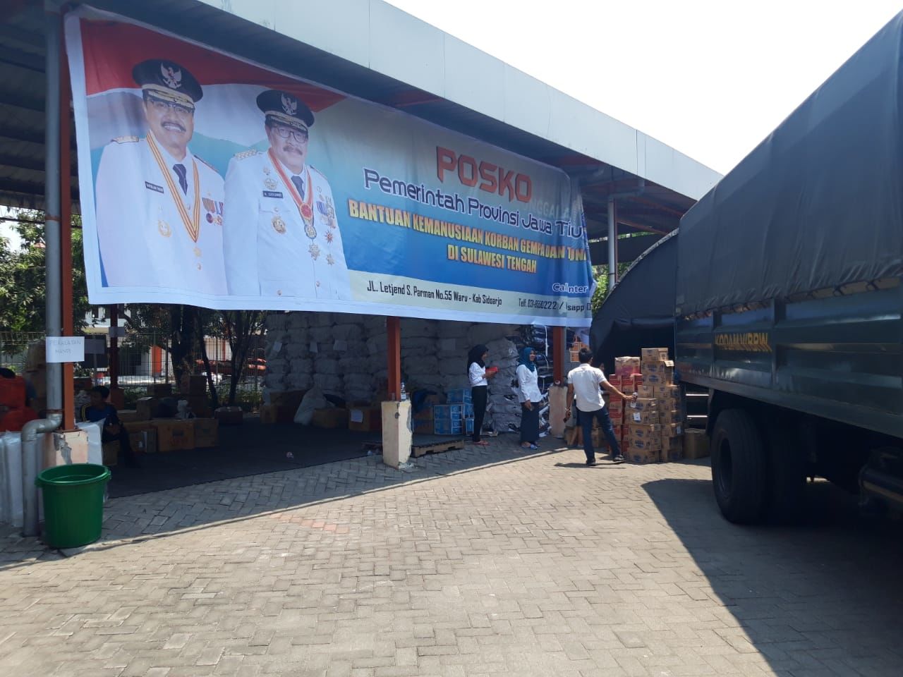 BPBD Jatim Kirim 38 Truk Sembako ke Palu