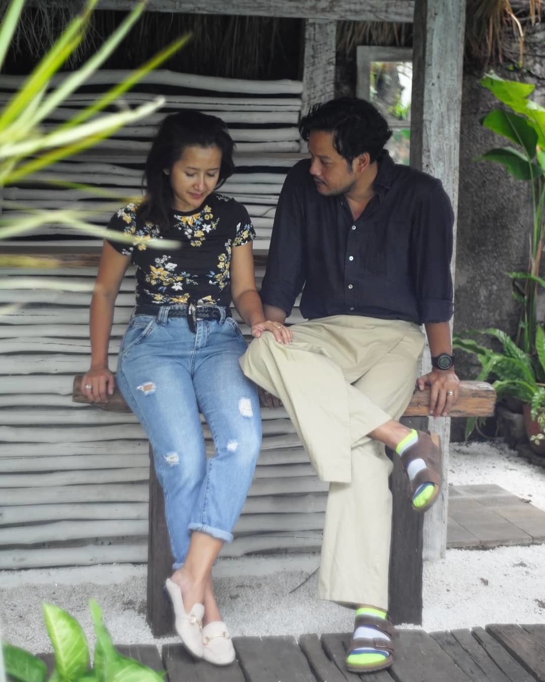 13 Tahun Menikah, Ini 10 Potret Manis Dwi Sasono dan Widi Mulia
