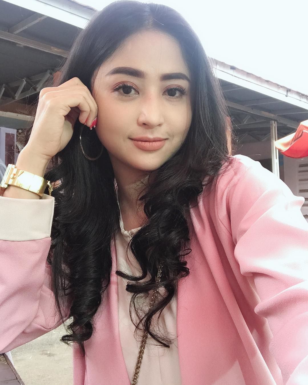 10 Potret Terbaru Dewi Perssik yang Makin Bikin Deg-degan 