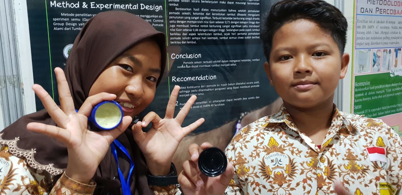 Keren! Dua Siswa Kelas 7 SMPN 40 Surabaya Buat Pomade dari Seledri 