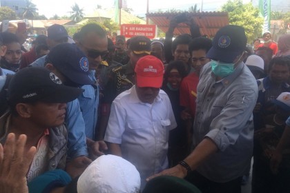 Antrean BBM Mengular Panjang di Palu, Warga Curhat ke Jusuf Kalla