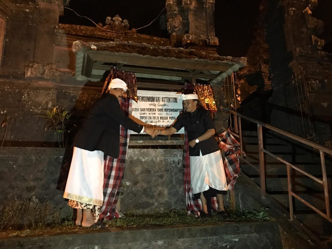 Papan Nama Aksara Bali di Pura Besakih Dipasang, PHDI: Makin Metaksu