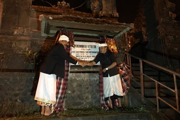Papan Nama Aksara Bali di Pura Besakih Dipasang, PHDI: Makin Metaksu