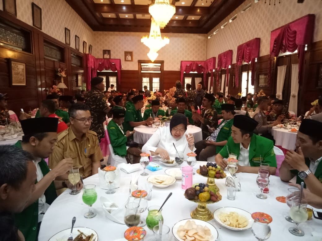 Tiba di Surabaya, Kirab Satu Negeri GP Ansor Disambut Wali Kota Risma