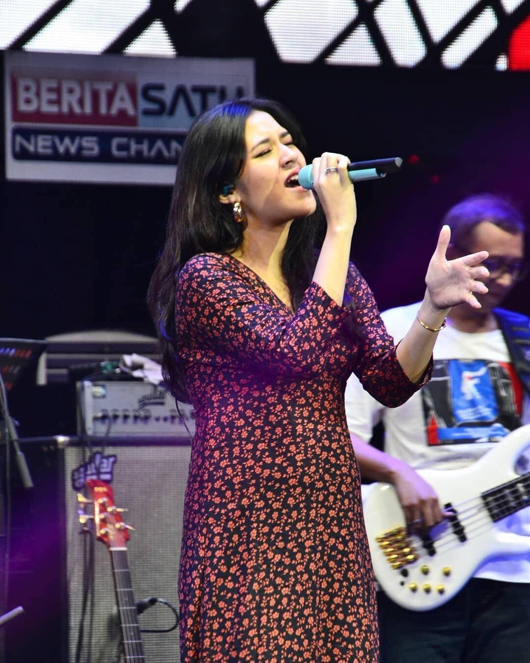 10 Foto Terbaru Raisa dengan Baby Bump, Manis Banget!