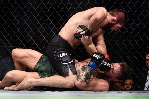 Ternyata, Sejak Kecil Khabib Sudah Berlatih Melawan Beruang