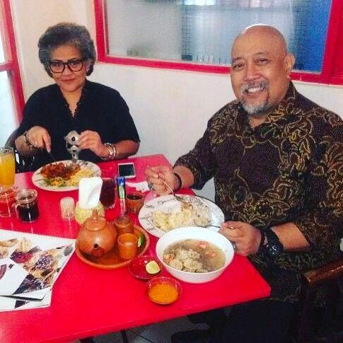 13 Potret Perjalanan Cinta Indro Warkop & Istri Sampai Maut Memisahkan