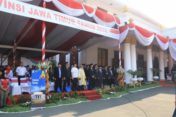 Upacara HUT Jatim, Soekarwo Menangis