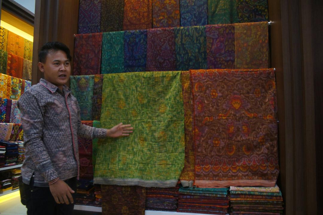 Endek Ikat selling Catri