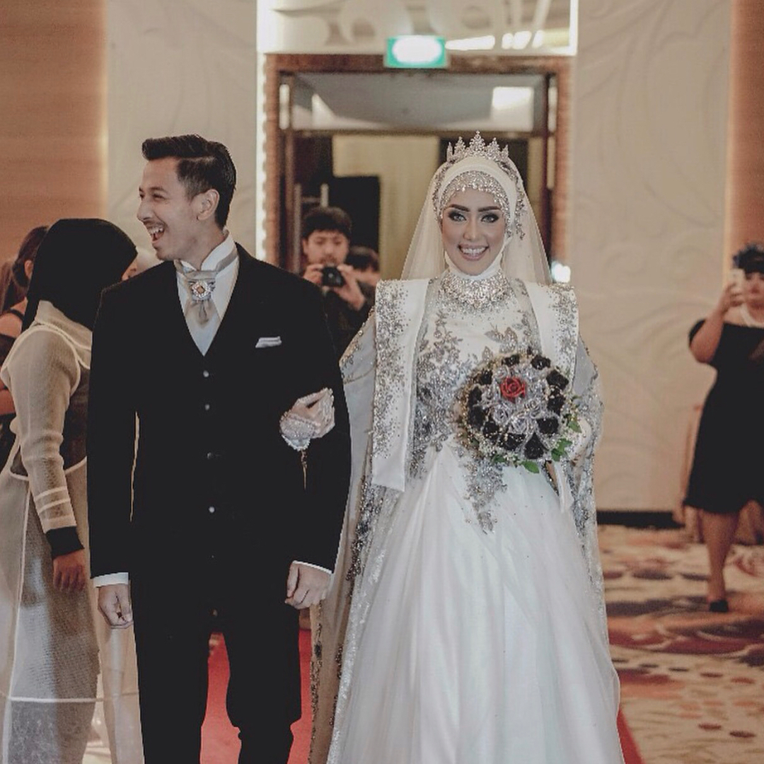 10 Inspirasi Gaun Pengantin Muslimah Bergaya Modern Bak Putri Semalam