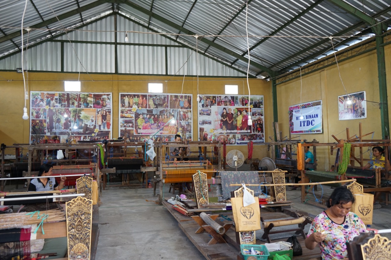 Lika-liku Pedagang Kerajinan Khas di Klungkung, Promo Via TikTok