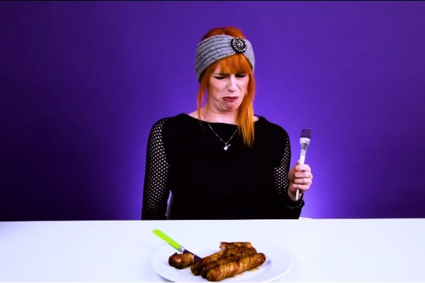 Tersiksa, Ini Reaksi Kocak Vegetarian Saat Diminta Makan Daging Lagi
