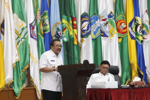 Di Depan Mendagri, Soekarwo Minta Baperwil dan Camat Diperkuat